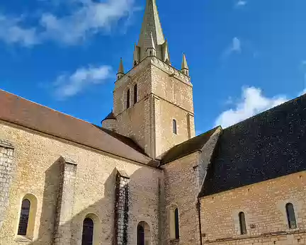 156 L'abbatiale de Saint-Benoît est une ancienne église abbatiale des XIe et XIIe siècles. Ce superbe édifice de style roman à flèche gothique présente une façade...