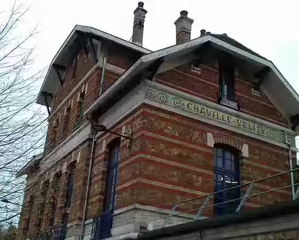 001 Départ de la gare de Chaville-Vélizy (sur la commune de Viroflay, Yvelines) pour une randonnée de 20 km jusqu’à Rueil-Malmaison (Hauts-de-Seine)