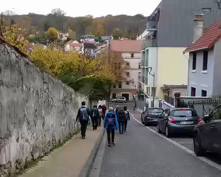 007 Dans la rue de la Porte Dauphine à Chaville