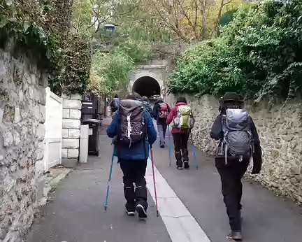 010 Le tunnel sous les voies ferrées (Chaville)