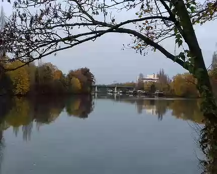 049 La Seine et le pont ferroviaire du RER A entre Rueil-Malmaison et Chatou