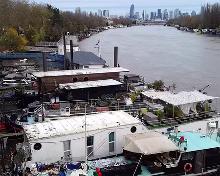 022 Péniches et tours de la Défense