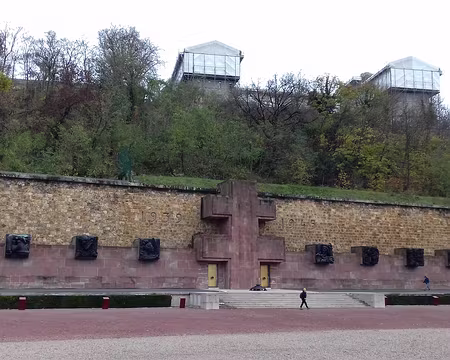 036 Le Mémorial de la France combattante, dédié aux morts de la deuxième guerre mondiale, a été inauguré en 1960 par le Général de Gaulle