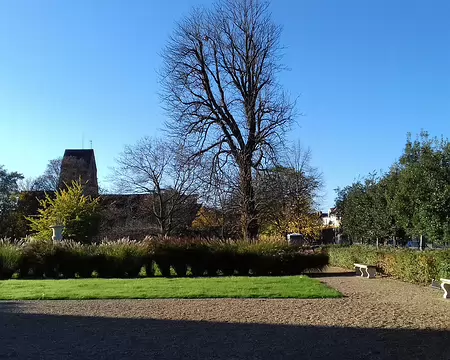 017 L’ancienne église Saint-Nicolas (XVème siècle) près du château de Maisons