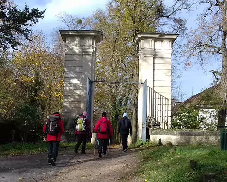 023 Accès à la forêt domaniale de Saint-Germain par la porte du Nord (XVIIème siècle), classée monument historique