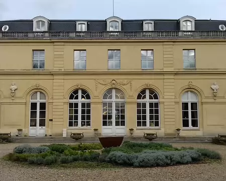 037 Le château du Val, pavillon de chasse de Louis XIV, abrite aujourd’hui un hôtel 4 étoiles