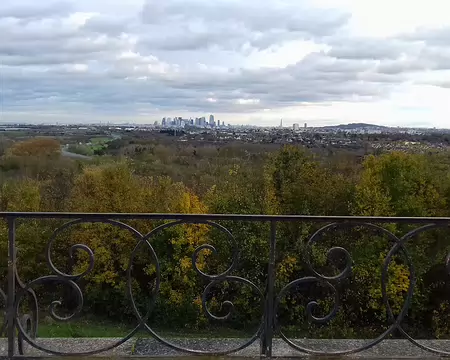 040 Vue sur la vallée de la Seine et les tours de la Défense depuis l’Octogone