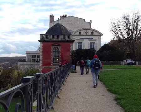 042 La chapelle du roi (Henri IV) vue depuis la Petite Terrasse. C’est le seul vestige du Château-Neuf (détruit avant la Révolution) où naquit Louis XIV