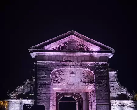 20241231_180439-01 Porte de Thoiras, entrée est de la citadelle de Saint-Martin-de-Ré.