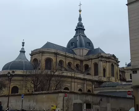 032 La cathédrale Saint-Louis de Versailles (XVIIIème siècle) vue de la rue du Maréchal Joffre. Construite sous le règne de Louis XV par Jules Hardouin-Mansart