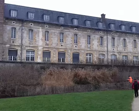 040 L’ancien couvent des Récollets, devenu prison sous la Révolution, est désormais une caserne