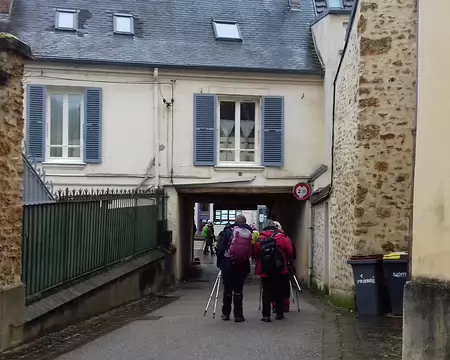 036 Dans la rue du Prieuré à Chevreuse