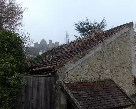 038 Le château de la Madeleine domine le village de Chevreuse