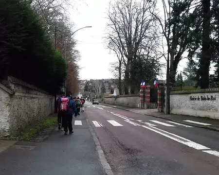 001 Départ de Bois-le-Roi (Seine-et-Marne) en direction de la Seine pour une randonnée de 10 km dans le parc et les bois de Livry