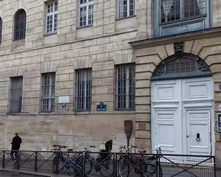 002 Le collège des Ecossais fondé en 1326 (rue du Cardinal Lemoine)