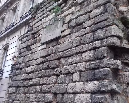 003 Vestiges de l’enceinte de Philippe Auguste (XIIème siècle) dans la rue Clovis