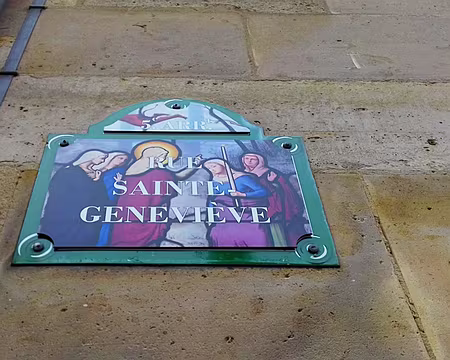 019 Sainte Geneviève est souvent représentée avec un cierge