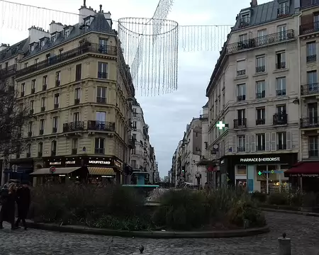 026 La fontaine Guy Lartigue en hiver (place Georges Moustaki)