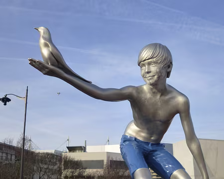 P1200718 L'Envol, figure en bronze