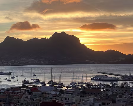Coucher de soleil sur Santo Antão, de notre hôtel