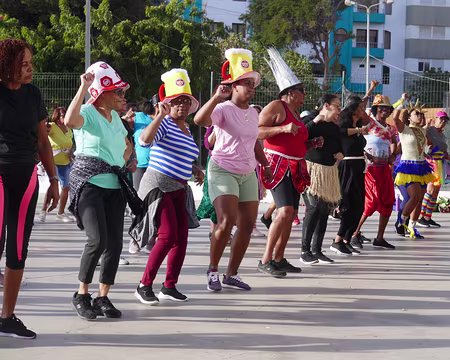 Séance d'aérobic en plein air à Mindelo.