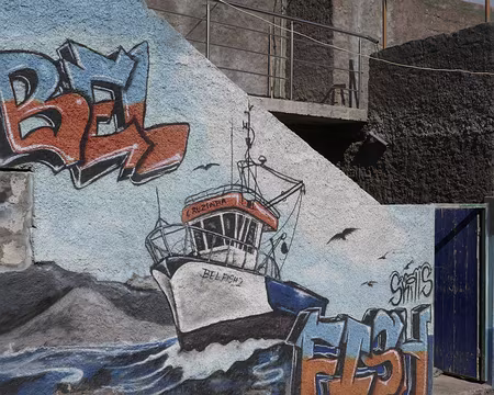 Cruzinha da Garça, départ de la rando. Beaucoup de murs peints.