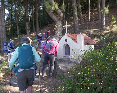 Boucle Pico da Cruz. Surprenante micro-chapelle...