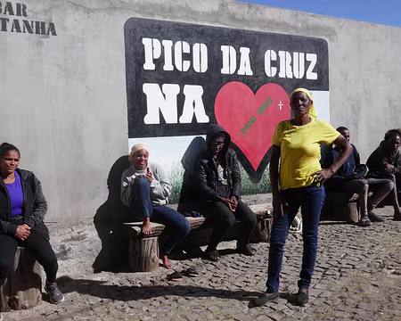 Aurizia s'est levée du banc pour être bien visible sur la photo.