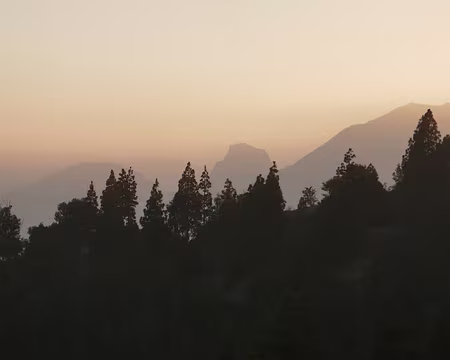 Coucher de soleil dans la brume sèche.