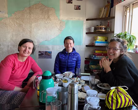 Mariola, Joanna (Pologne) et Claire (France et Sénégal) au petit déjeunert