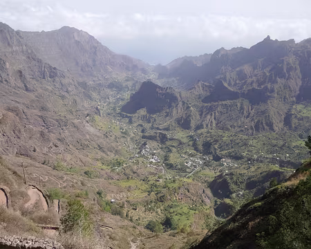 Premier aperçu de la Ribeira de Paúl, la plus florissante de l'île.