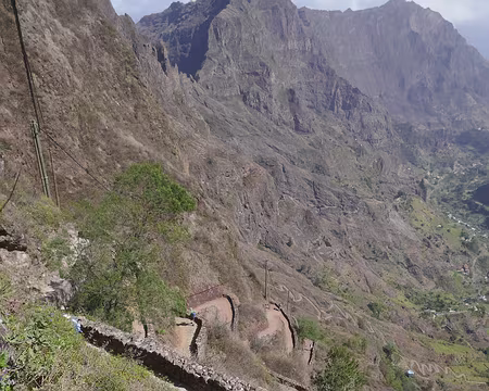 Quelques uns des 77 virages du chemin.