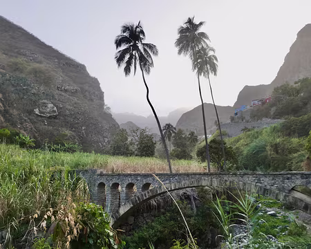 Une levada franchit le ruisseau !