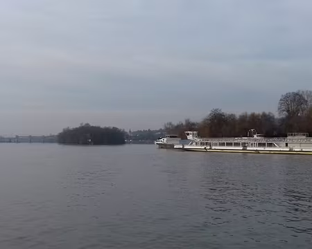 005 Le confluent. La Seine est à gauche