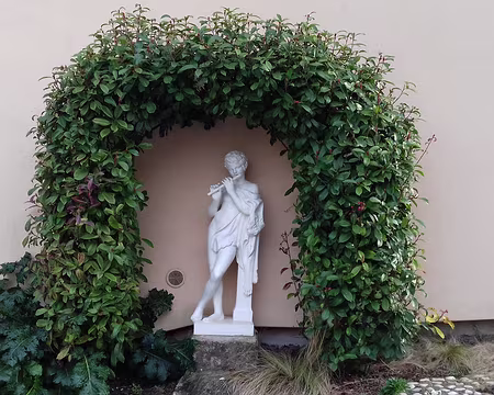 008 Dans la rue Victor Hugo