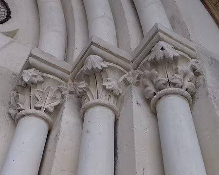 011 Chapiteaux aux motifs végétaux