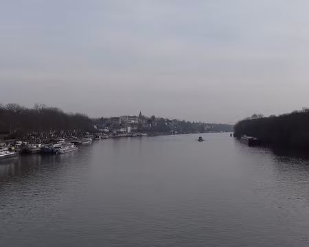 026 Dernière vue sur Conflans-Sainte-Honorine, capitale de la batellerie, depuis la passerelle