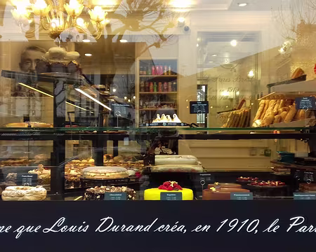 048 C’est dans cette pâtisserie de Maisons-Laffitte que Louis Durand créa le gâteau le Paris-Brest en 1910 pour célébrer la course cycliste qui passait à proximité...