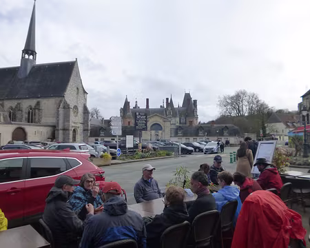 P1200875 Fin de rando-camping à Maintenon. Merci à Marie-Claire, Philippe et Xavier.