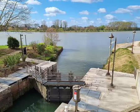 036 Écluse de descente en Tarn. Elle permet d'aller du canal latéral de la Garonne au Tarn