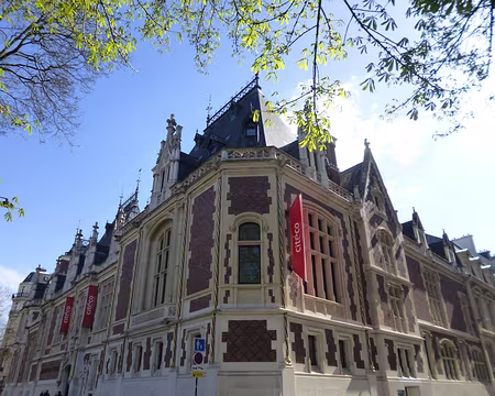 P1200897 ...façade électique inspirée de la Renaissance. Cet hôtel particulier a été édifié entre 1879 et 1884 pour le bnquier Emile Gaillard. Depuis 2019, il abrite le...