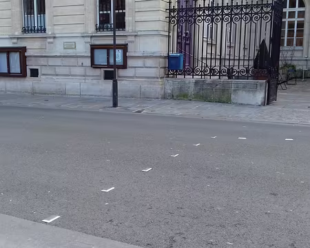004 Le donjon du Temple s’élevait ici (marques au sol) devant l’actuelle mairie du 3ème arrondissement