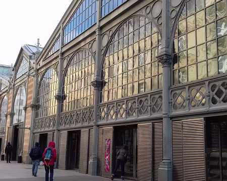 006 Le Carreau du Temple (1863) est un ancien marché couvert construit à l’emplacement de l’enclos du Temple. Il abrite aujourd’hui des équipements culturels et...