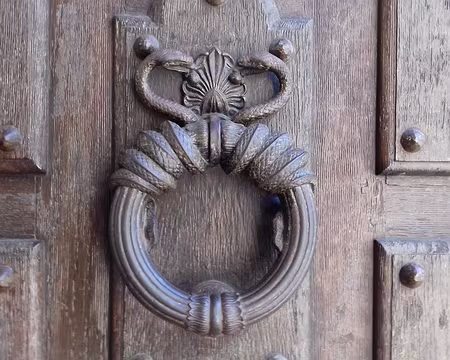 033 L’entrée de l’hôtel de Sully au n° 62 de la rue Saint-Antoine