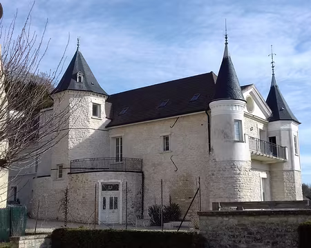 008 Le château du Bourg près de l’église de Juziers