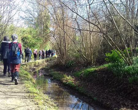 033 Chemin le long de la Montcient (sous-affluent de la Seine long de 11 km)