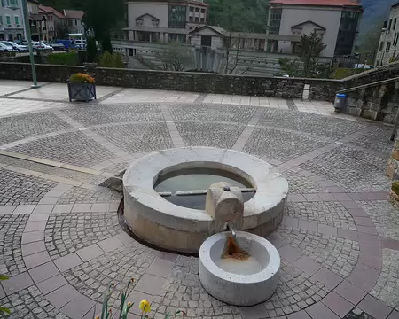 P1350751 Saint-Laurent-les-Bains : Bain chaud gratuit !