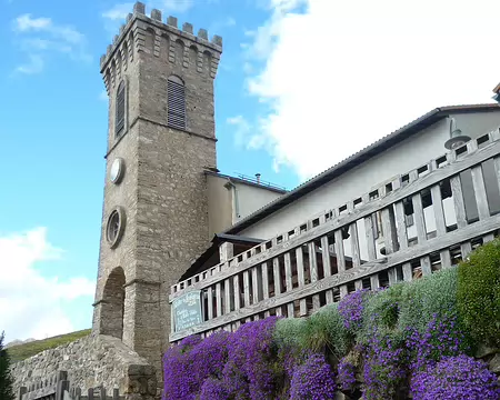 P1350770 Du gîte de l'Eglise à Loubaresse.