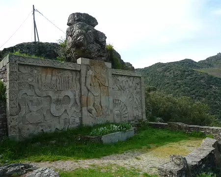 P1350802 Thines : monument à la Résistance