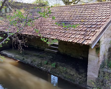 006 Le lavoir du Carrouge au bord du Sausseron. Au XIIIème siècle, il y avait sept moulins à Valmondois